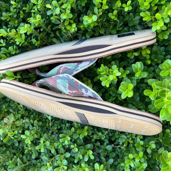 NWT Hari Mari Mens Flip Flops - Scouts Woodland Camo - Size 13
